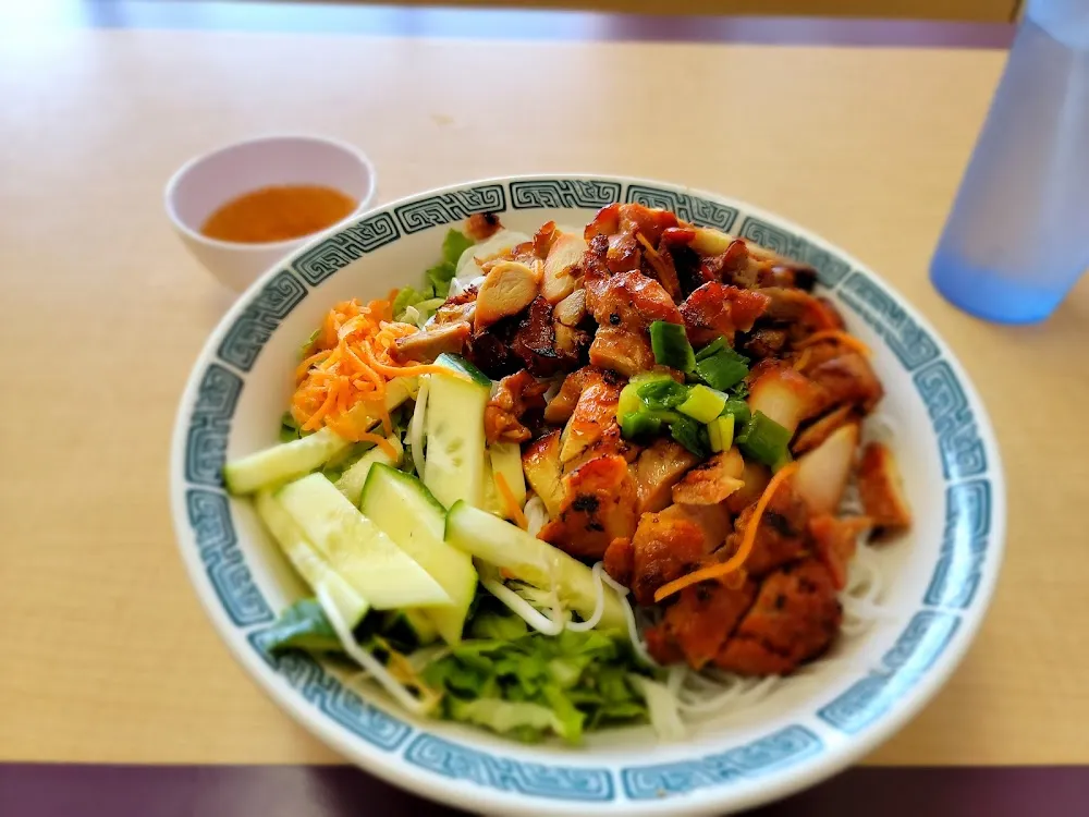 Vermicelli Salad Bowl with Chicken